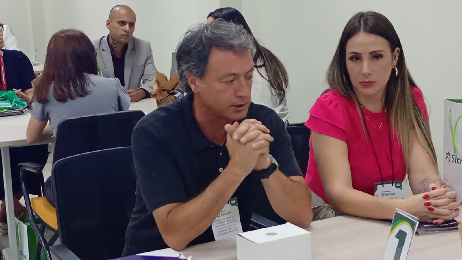Participantes apresentando seus negócios